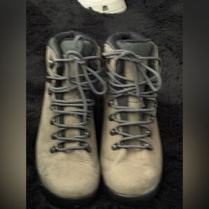 Merrell Women's Summit Graphite Performance work/hiking boot Size 8.5